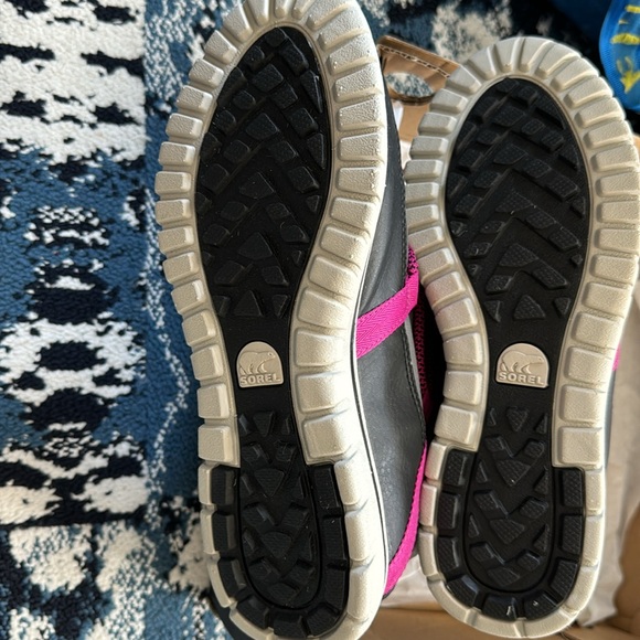 Sorel Cozy Explorer Boots - Picture 2 of 4